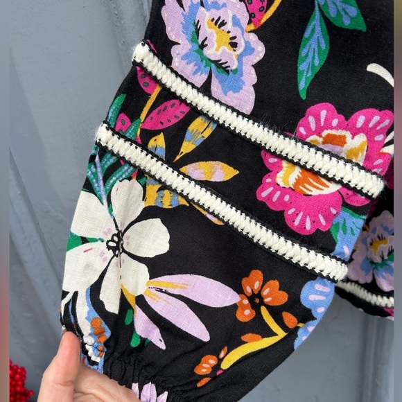 C & C California Linen Floral Blouse, Small - Picture 5 of 7